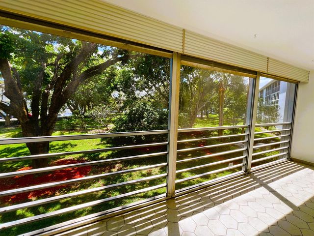 3001 Portofino Isle E2, Coconut Creek, FL 33066
