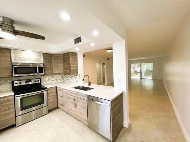 3001 Portofino Isle E2, Coconut Creek, FL 33066