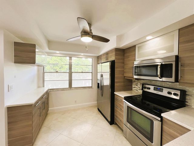 3001 Portofino Isle E2, Coconut Creek, FL 33066