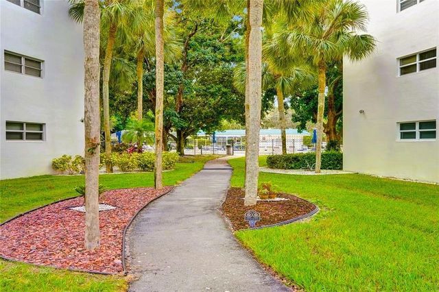 3001 Portofino Isle E2, Coconut Creek, FL 33066