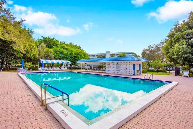 3001 Portofino Isle E2, Coconut Creek, FL 33066