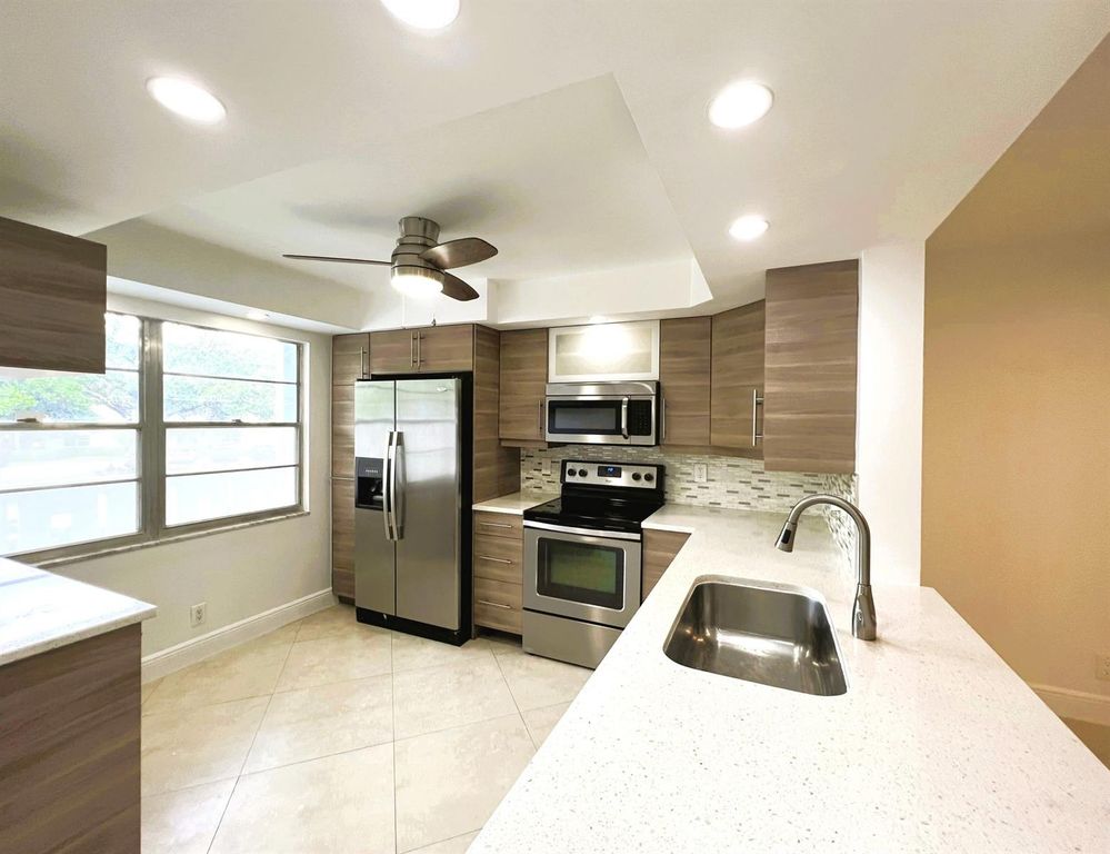 3001 Portofino Isle E2, Coconut Creek, FL 33066