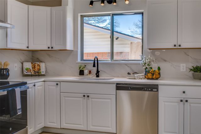 1809 W Tucker Boulevard, Arlington, TX 76013