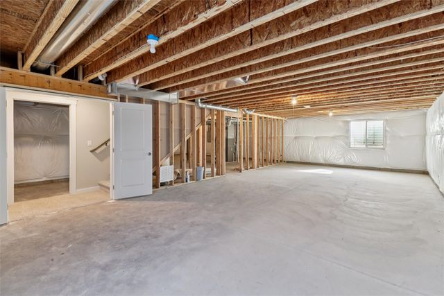 570 SE Hollow Court, West Des Moines, IA 50265