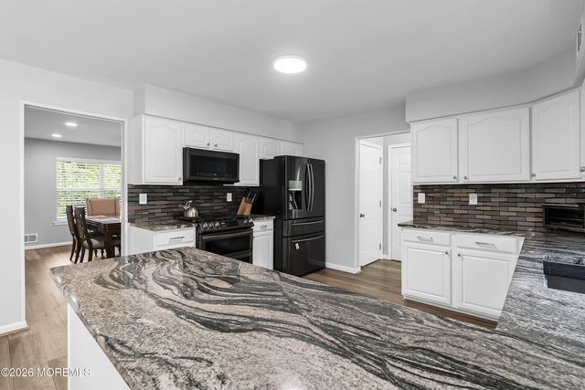 5 Hart Terrace, Tinton Falls, NJ 07753