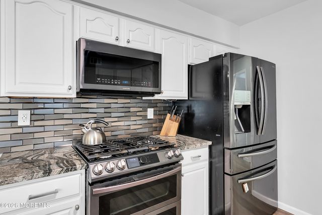 5 Hart Terrace, Tinton Falls, NJ 07753