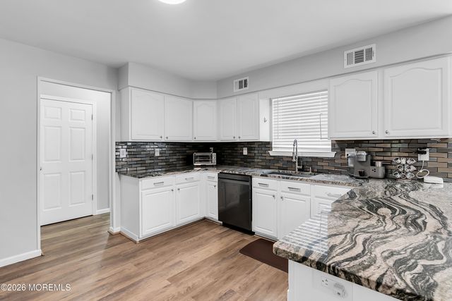5 Hart Terrace, Tinton Falls, NJ 07753
