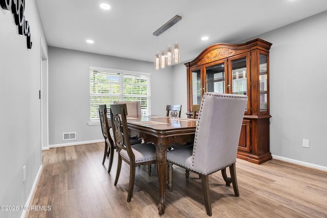 5 Hart Terrace, Tinton Falls, NJ 07753