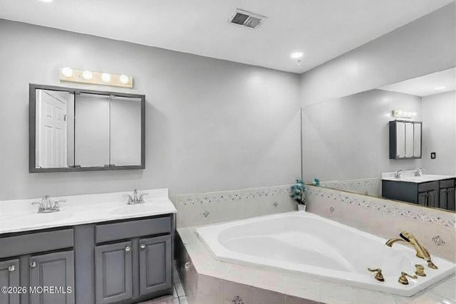 5 Hart Terrace, Tinton Falls, NJ 07753