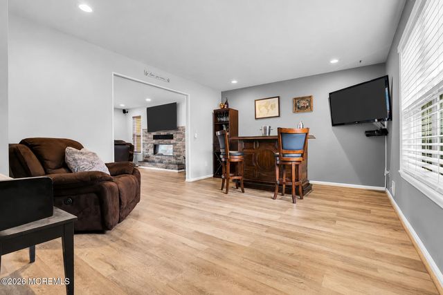 5 Hart Terrace, Tinton Falls, NJ 07753