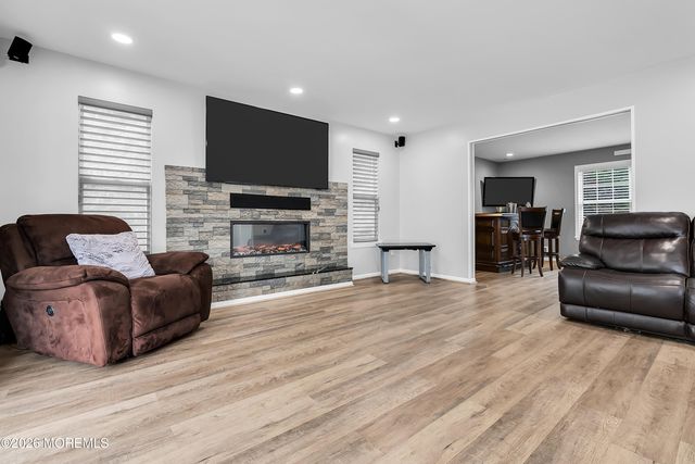 5 Hart Terrace, Tinton Falls, NJ 07753