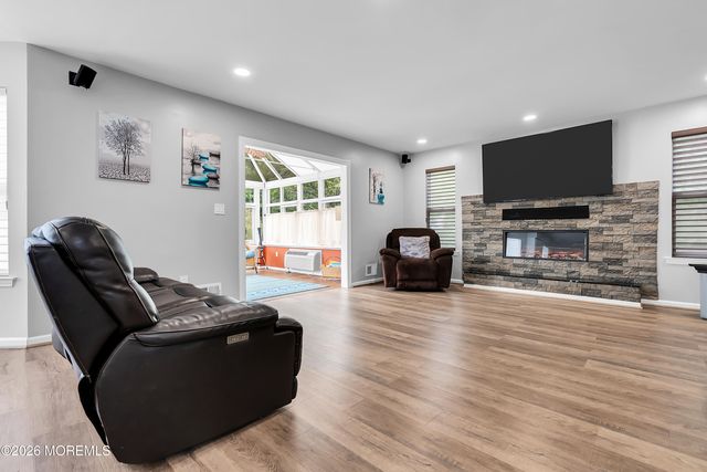 5 Hart Terrace, Tinton Falls, NJ 07753