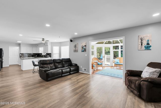 5 Hart Terrace, Tinton Falls, NJ 07753