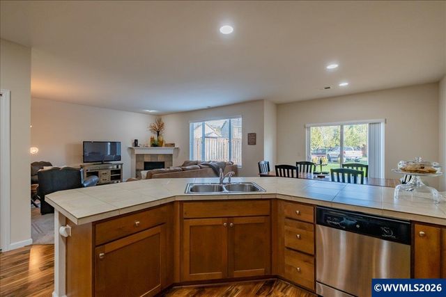 2943 NW Corktree Ln, Albany, OR 97321