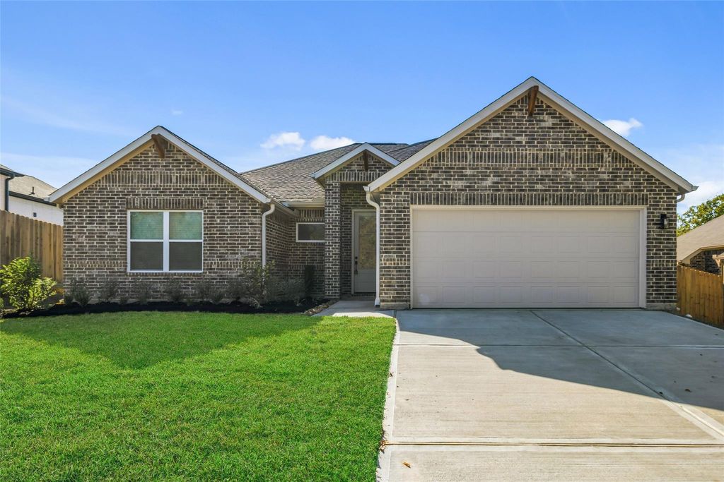 12531 Lake Conroe Hills Drive, Willis, TX 77318