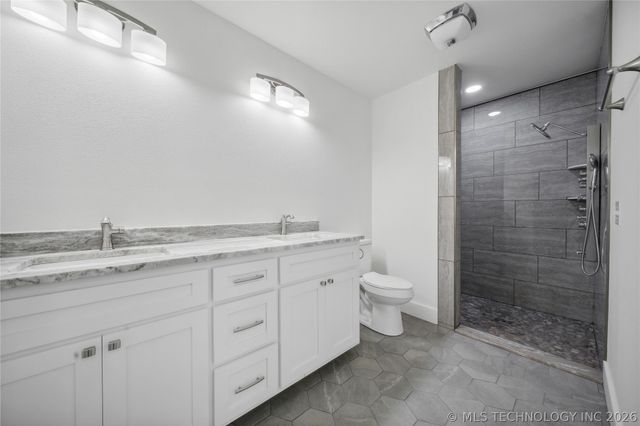 17990 W Grandview Road, Tahlequah, OK 74464