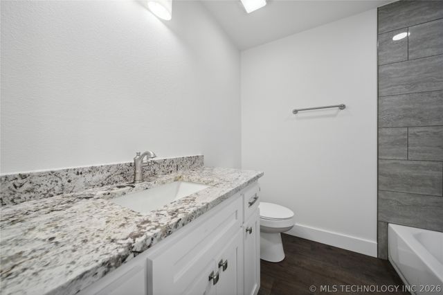 17990 W Grandview Road, Tahlequah, OK 74464