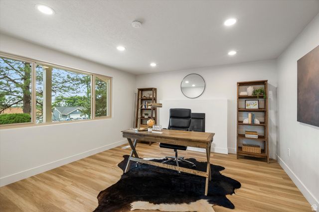 877 S 200 E, Farmington, UT 84025