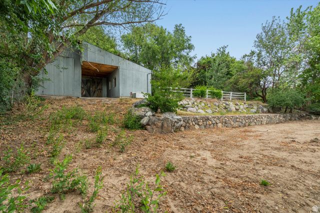 877 S 200 E, Farmington, UT 84025