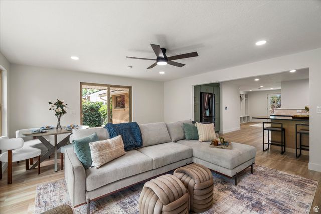 877 S 200 E, Farmington, UT 84025