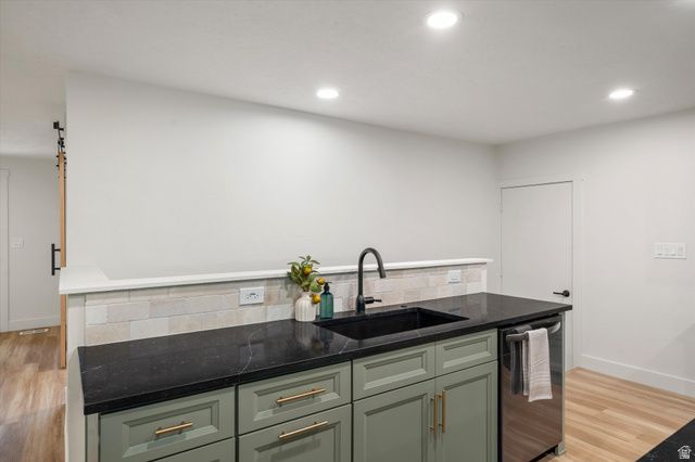 877 S 200 E, Farmington, UT 84025