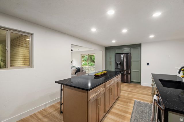 877 S 200 E, Farmington, UT 84025