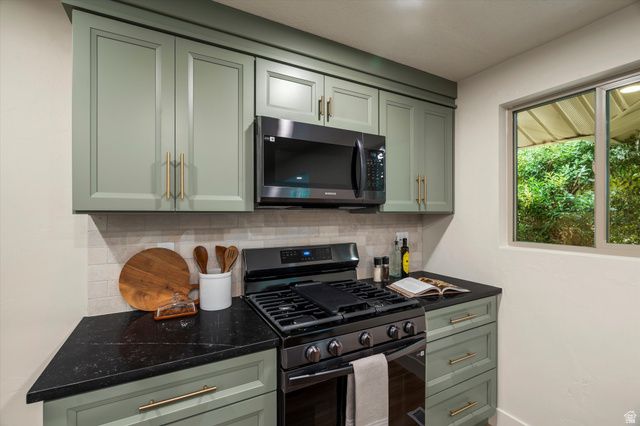 877 S 200 E, Farmington, UT 84025