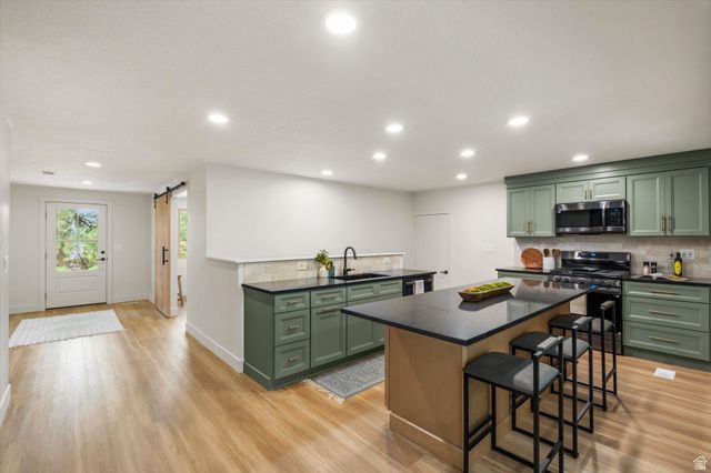 877 S 200 E, Farmington, UT 84025