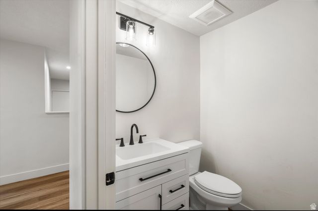 877 S 200 E, Farmington, UT 84025
