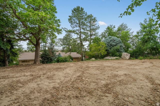 877 S 200 E, Farmington, UT 84025