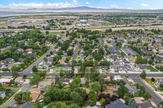 877 S 200 E, Farmington, UT 84025