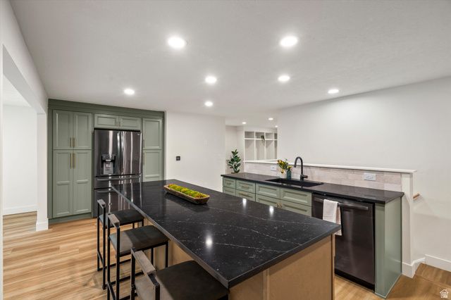 877 S 200 E, Farmington, UT 84025