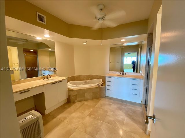 14951 NE Royal Oaks Ln 1403, North Miami, FL 33181