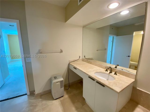 14951 NE Royal Oaks Ln 1403, North Miami, FL 33181