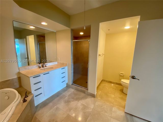 14951 NE Royal Oaks Ln 1403, North Miami, FL 33181
