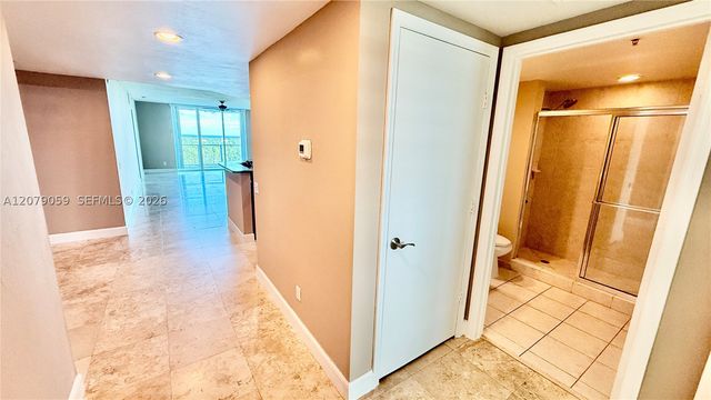 14951 NE Royal Oaks Ln 1403, North Miami, FL 33181