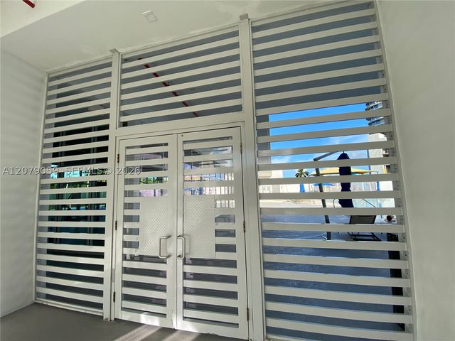 14951 NE Royal Oaks Ln 1403, North Miami, FL 33181