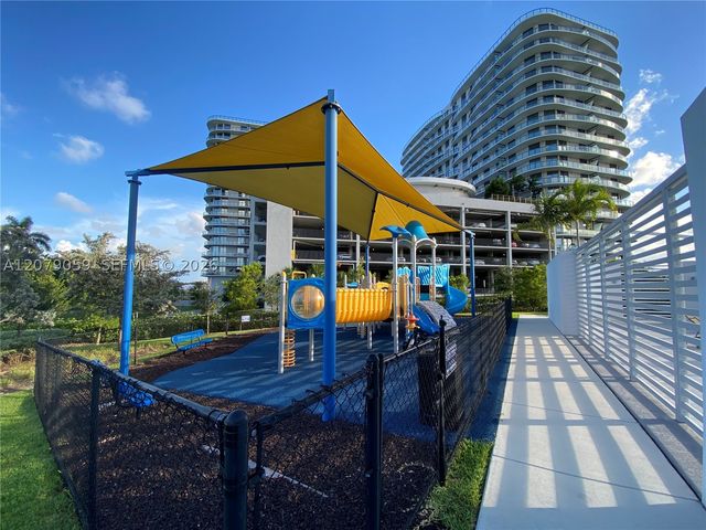 14951 NE Royal Oaks Ln 1403, North Miami, FL 33181