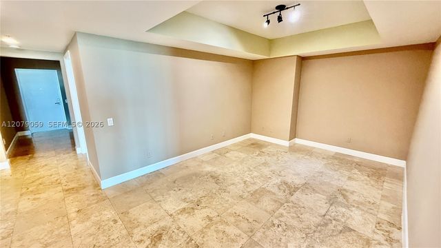 14951 NE Royal Oaks Ln 1403, North Miami, FL 33181