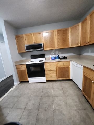 302 Boston Post Rd E B2, Marlborough, MA 01752