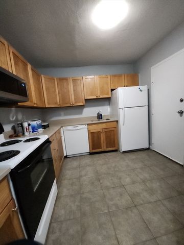 302 Boston Post Rd E B2, Marlborough, MA 01752