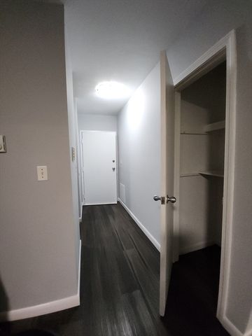 302 Boston Post Rd E B2, Marlborough, MA 01752