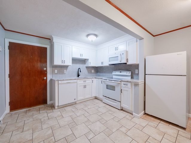 39 Pleasant A6, Northborough, MA 01532