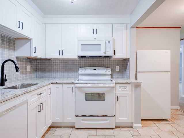 39 Pleasant A6, Northborough, MA 01532