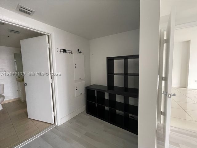 1750 N Bayshore Dr 2810, Miami, FL 33132