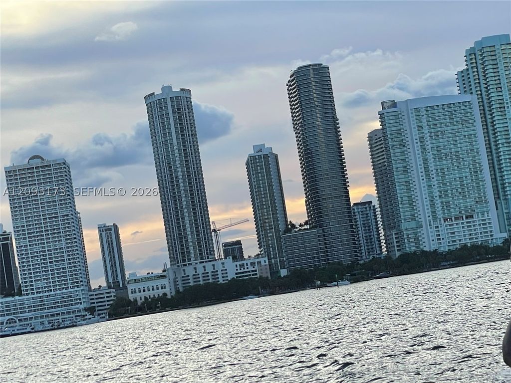 1750 N Bayshore Dr 2810, Miami, FL 33132