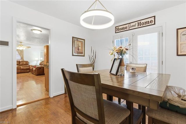 221 Hahn PL, Newport News, VA 23602