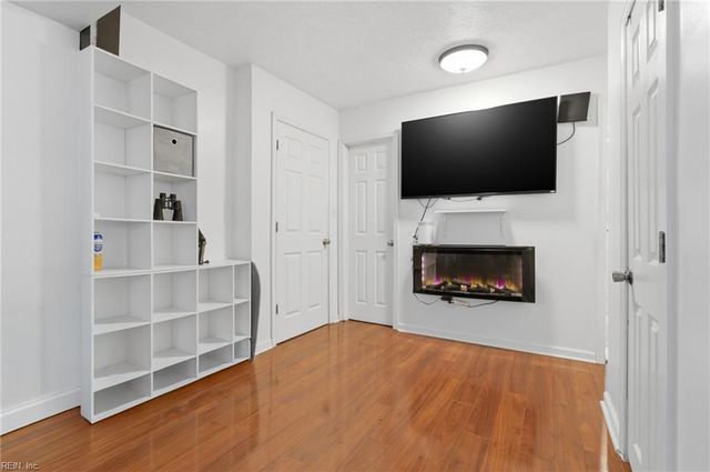 221 Hahn PL, Newport News, VA 23602