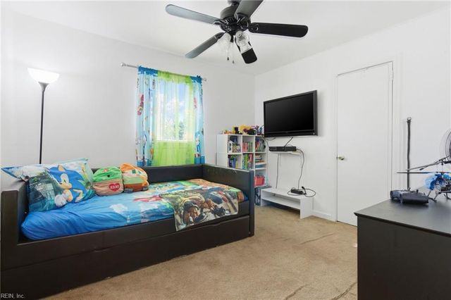 221 Hahn PL, Newport News, VA 23602