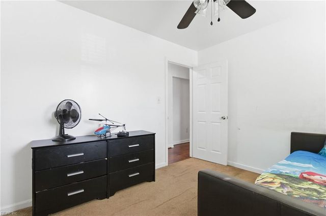 221 Hahn PL, Newport News, VA 23602